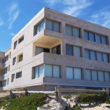 Apartamento en venta con ubicación privilegiada a pasos de la preciosa playa La Balconada 