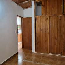 Dormitorio con placard